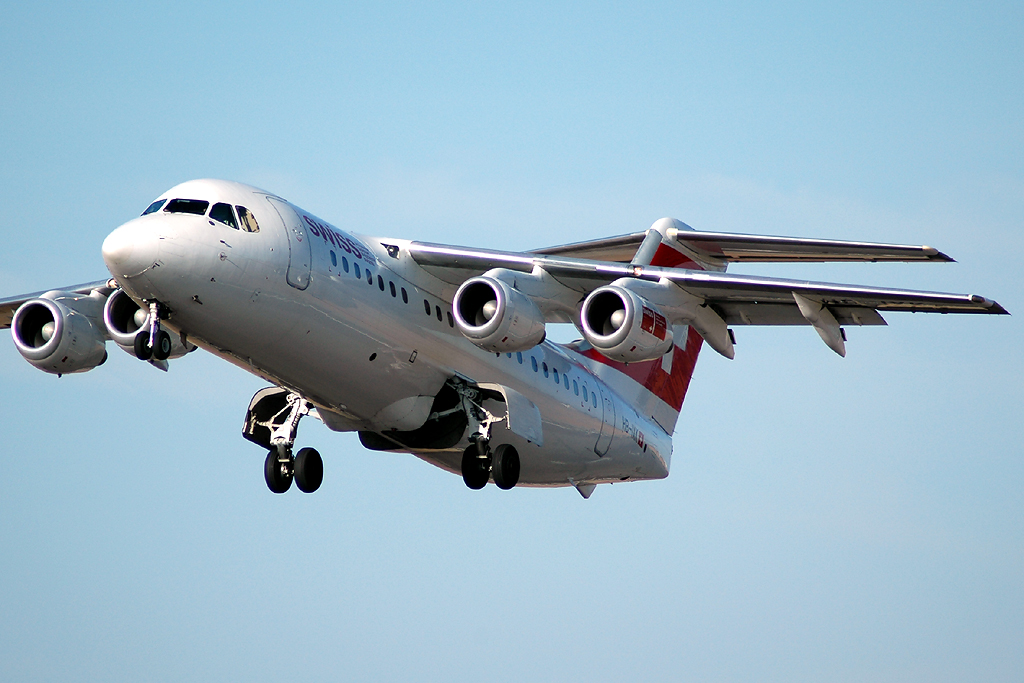HB-IXK · British Aerospace Avro RJ85 · (FAO  /LPFR)