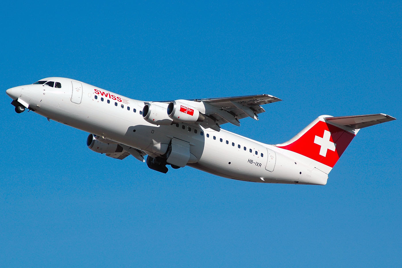 HB-IXR · British Aerospace Avro RJ100 · (LIS / LPPT)