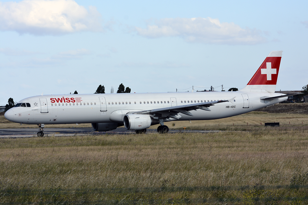HB-IOC (520) 1995 Airbus A321-111
