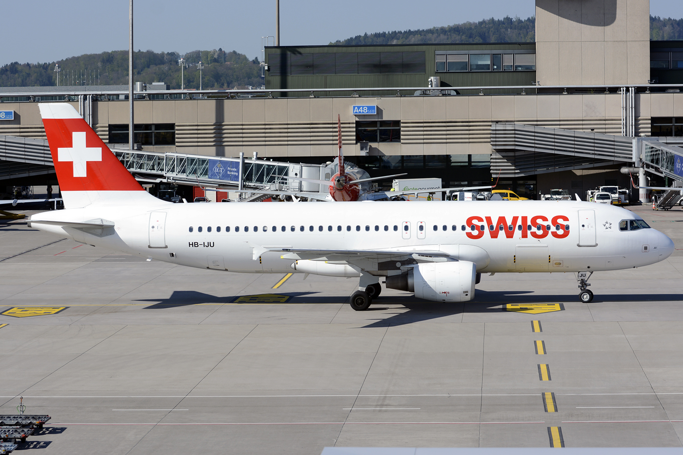 HB-IJU · Airbus A320-214 · (ZRH / LSZH)