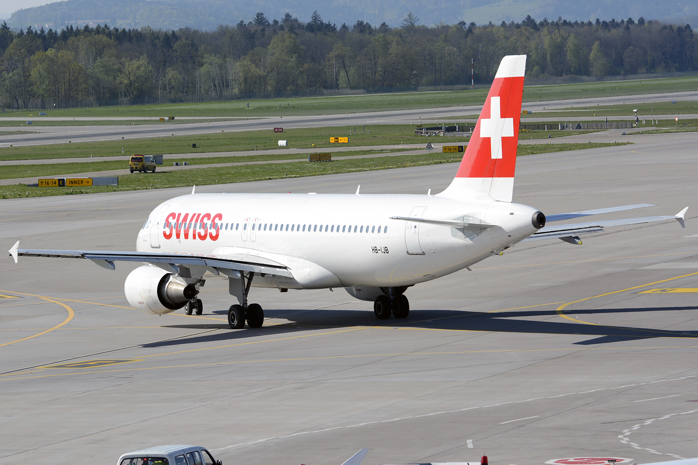 HB-IJB · Airbus A320-214 · (ZRH / LSZH)