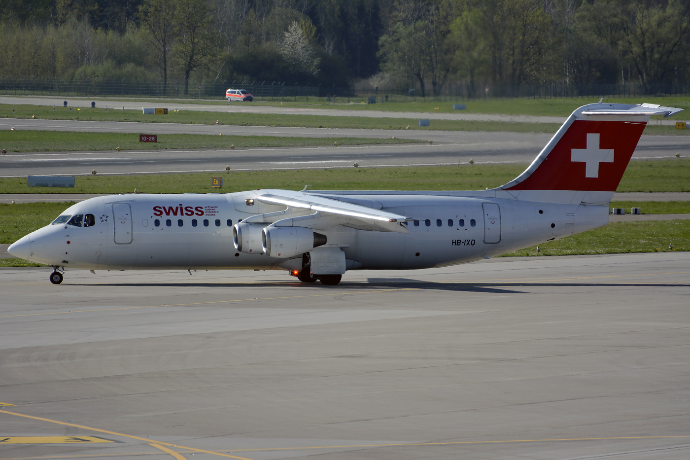 HB-IXQ · British Aerospace Avro 146-RJ100 · (ZRH / LSZH)