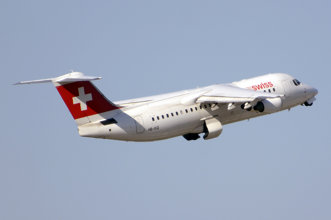 HB-IXQ, (cn E3282), British Aerospace Avro 146-RJ100