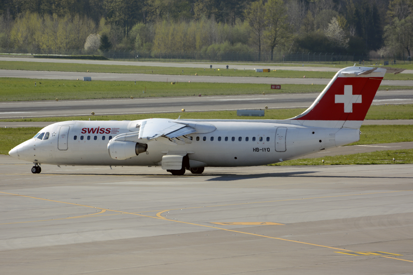 HB-IYQ · British Aerospace Avro RJ100 · (ZRH / LSZH)