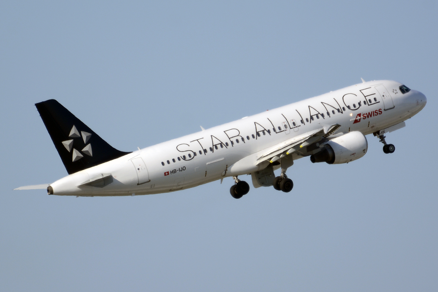 HB-IJO · Airbus A320-214 · (ZRH / LSZH)