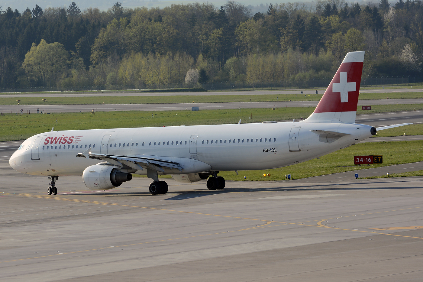HB-IOL · Airbus A321-111 · (ZRH / LSZH)