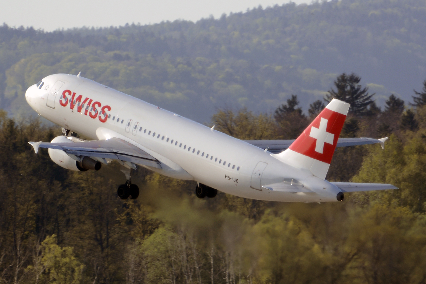 HB-IJE · Airbus A320-214 · (ZRH / LSZH)