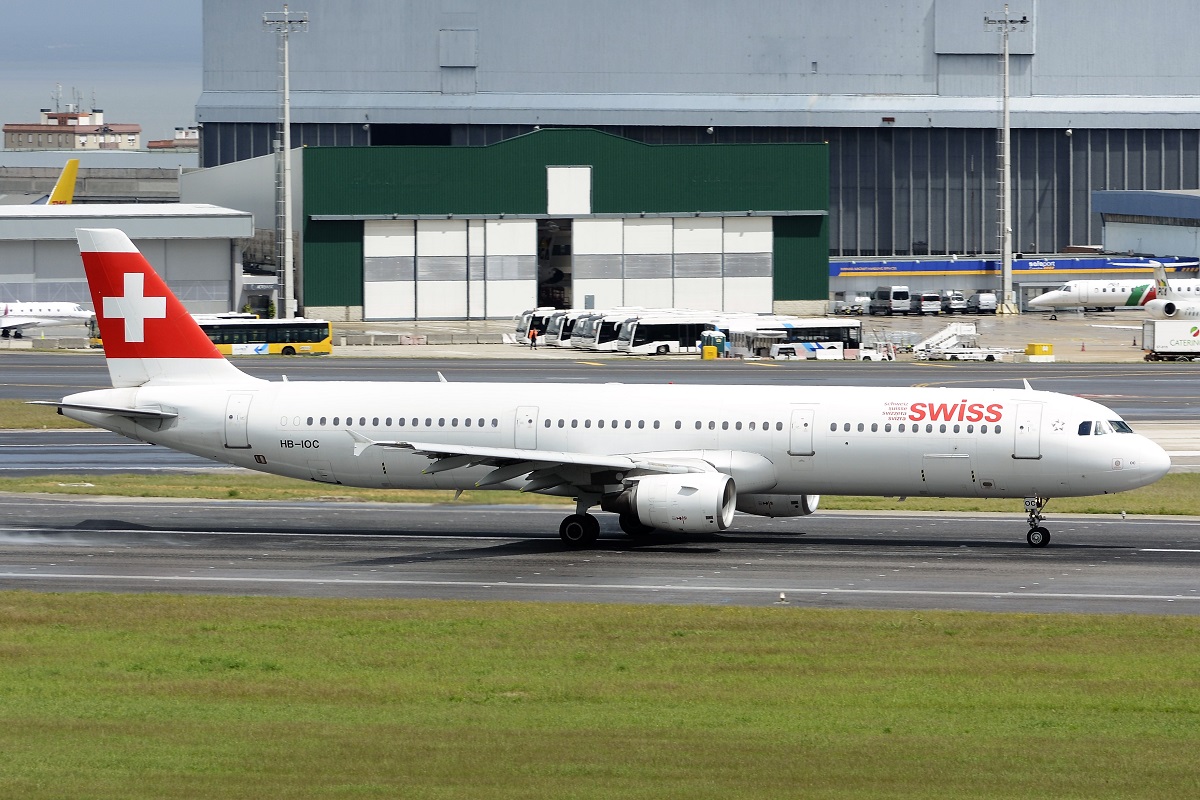 HB-IOC · Airbus A321-111 · (LIS / LPPT)