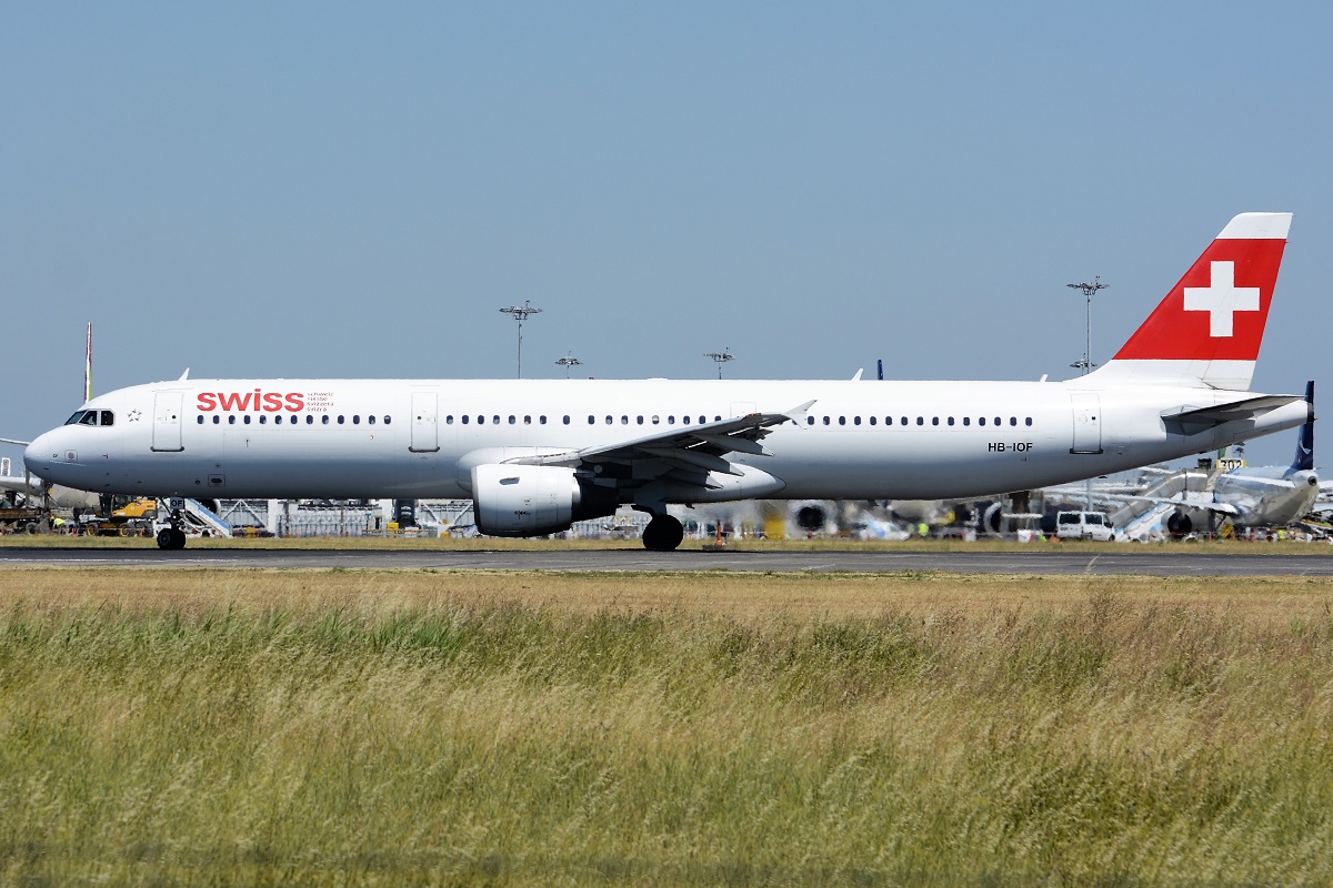 HB-IOF · Airbus A321-111 · (LIS / LPPT)