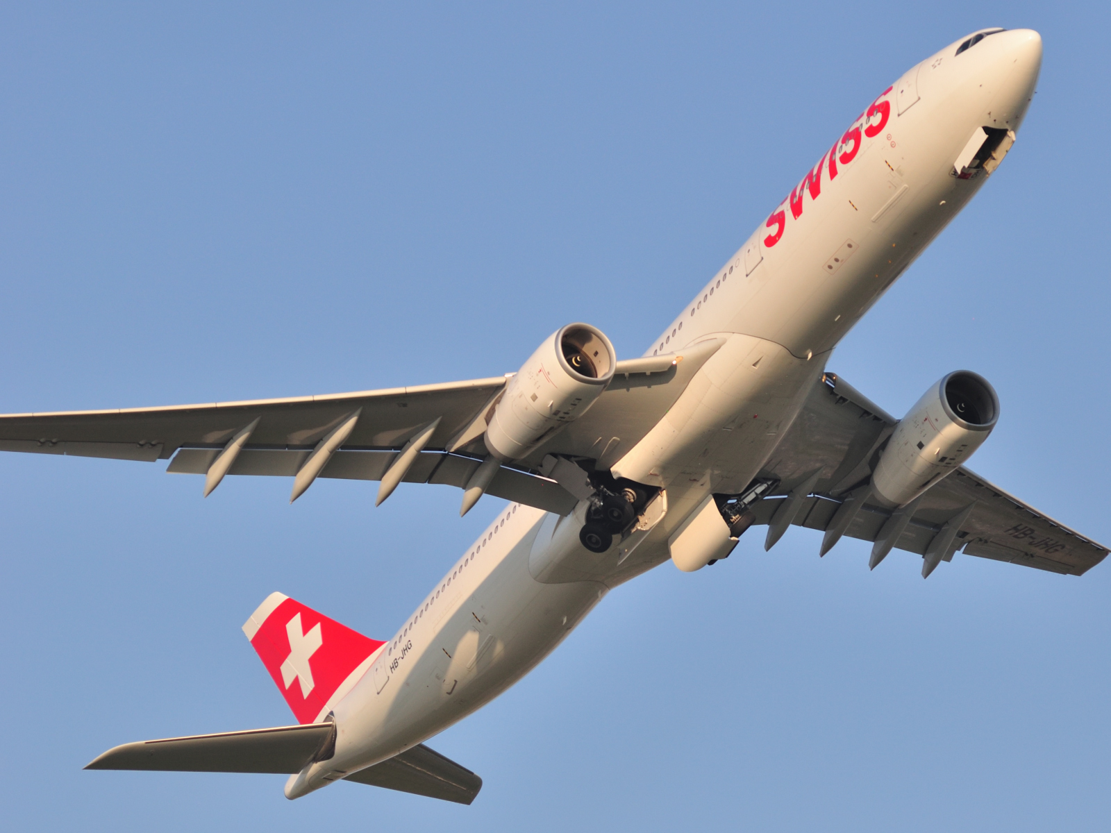 HB-JHG · Airbus A330-343 · (YUL / CYUL)