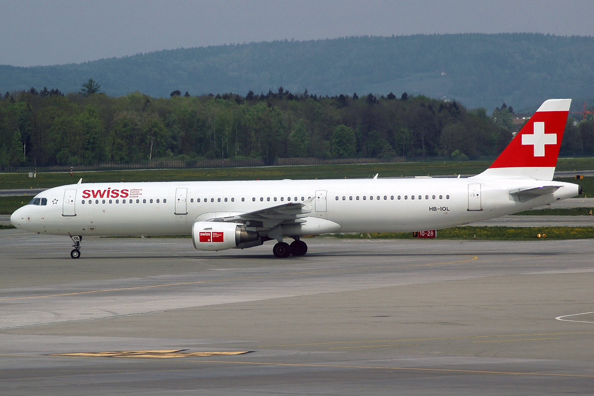 HB-IOL · Airbus A321-111 · (ZRH / LSZH)