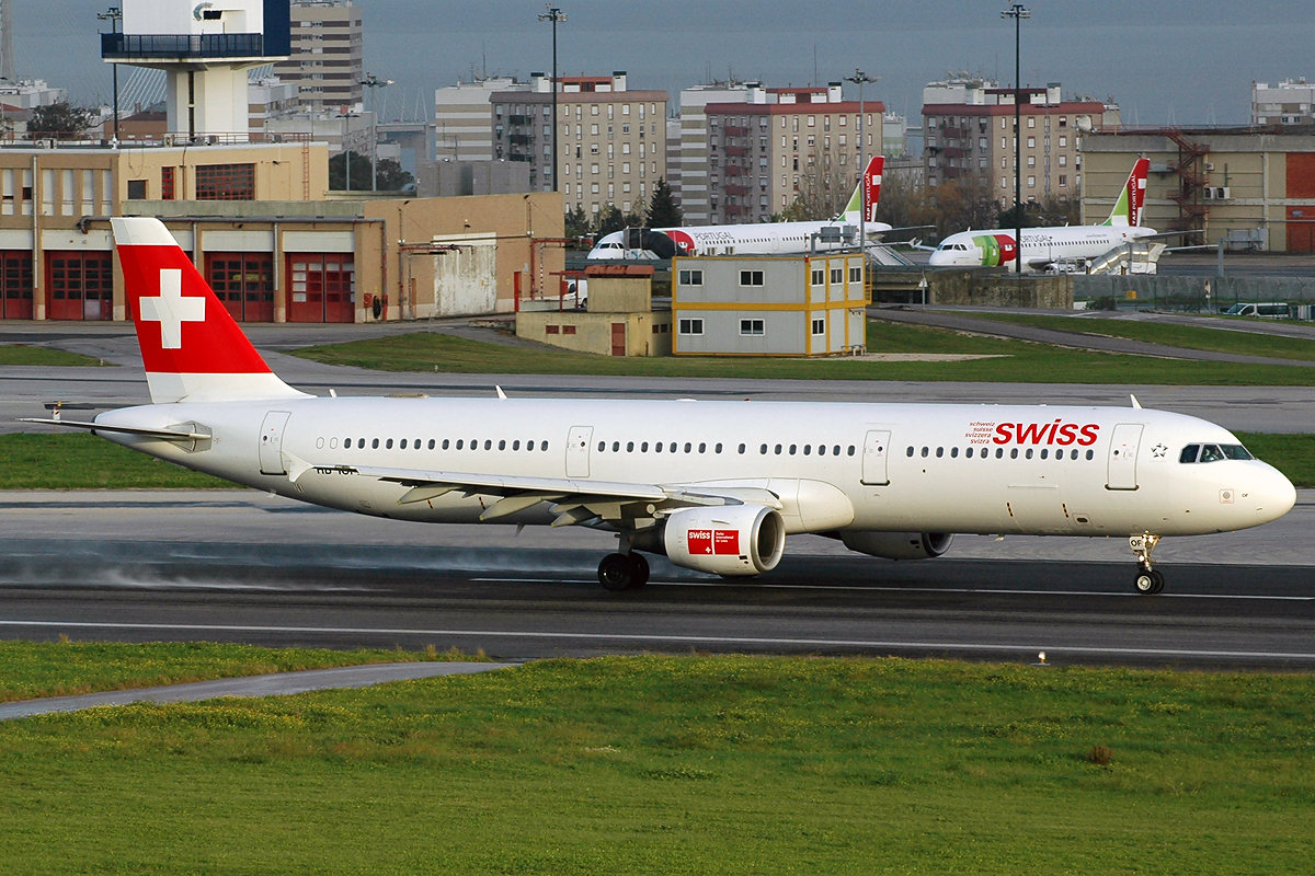 HB-IOF · Airbus A321-111 · (LIS / LPPT)