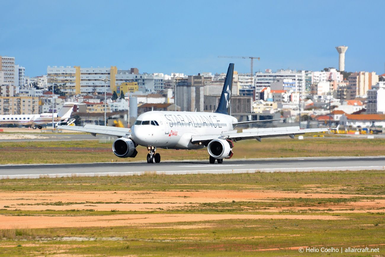 HB-IJM · Airbus A320-214 · (FAO / LPFR)
