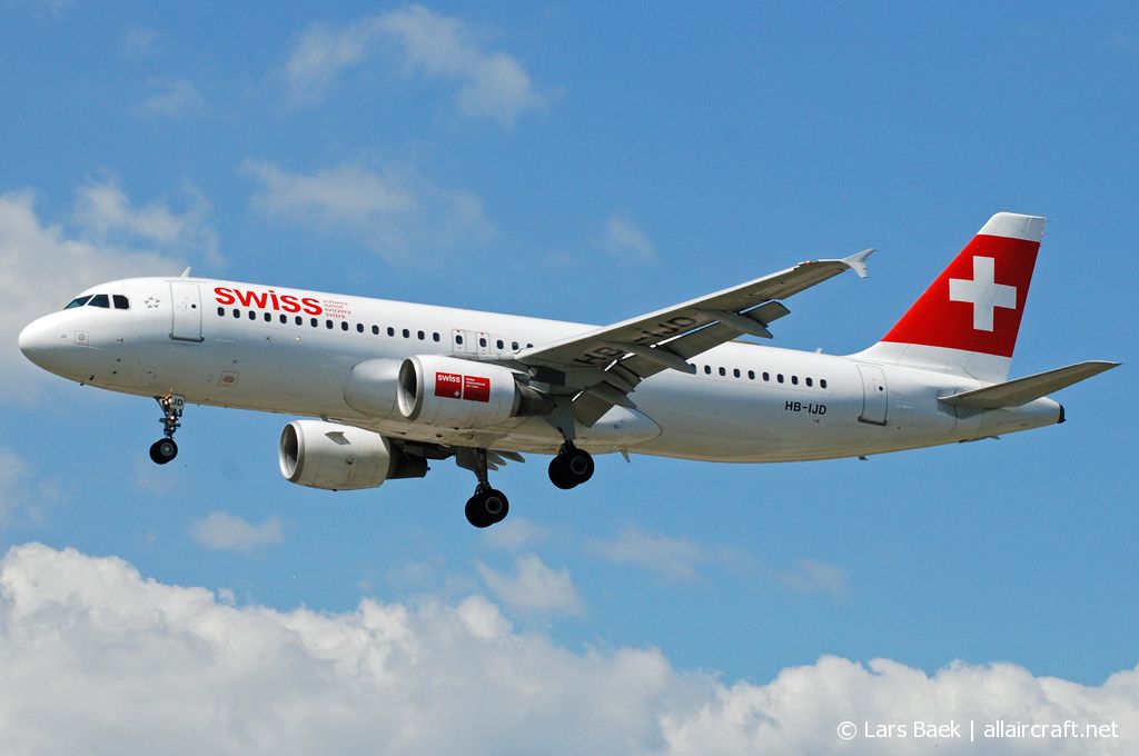 HB-IJD (553) 1995 Airbus A320-214