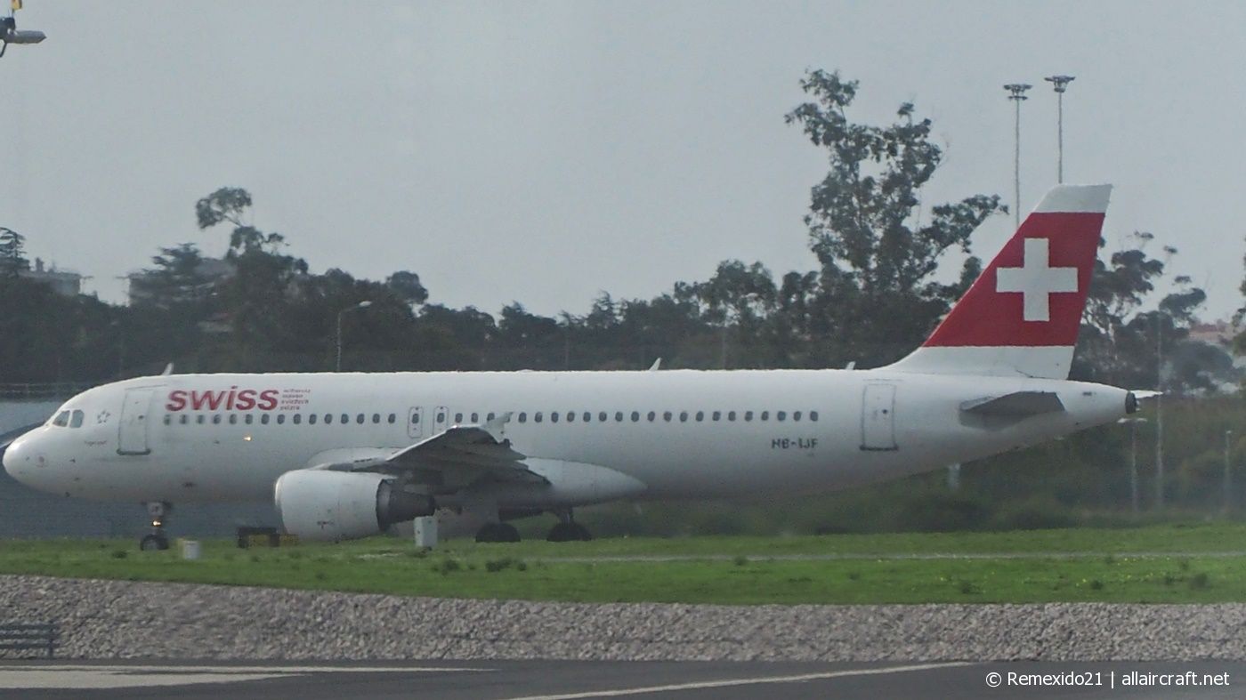 HB-IJF (562) 1995 Airbus A320-214