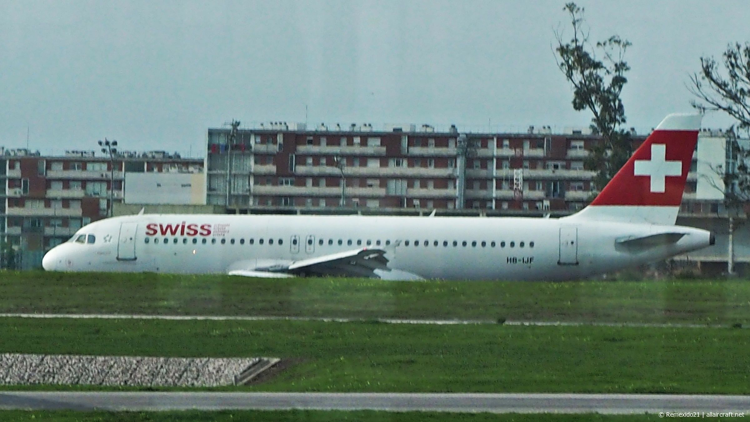 HB-IJF · Airbus A320-214 · (LIS / LPPT)