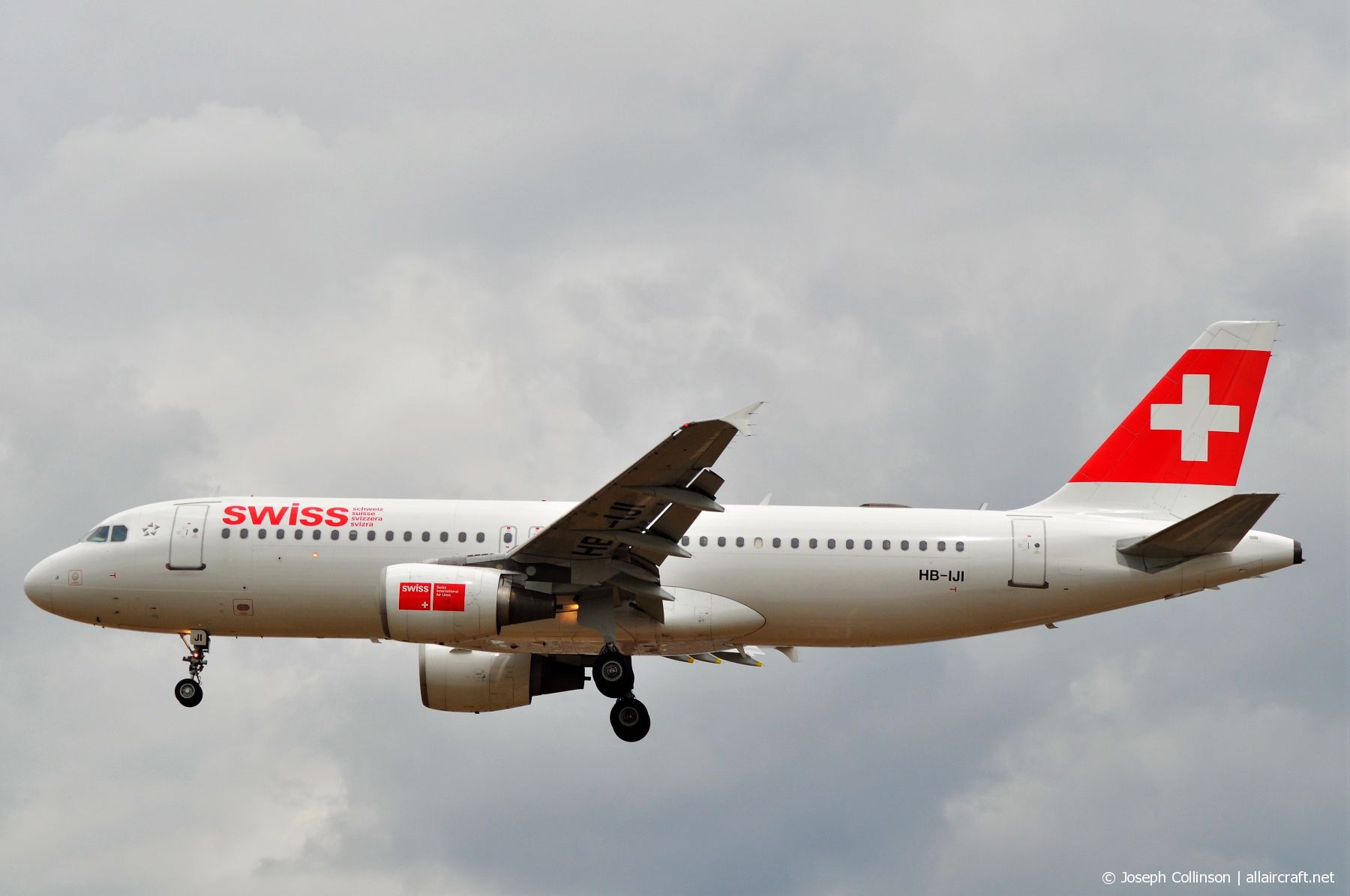 HB-IJI · Airbus A320-214 · (LHR / EGLL)
