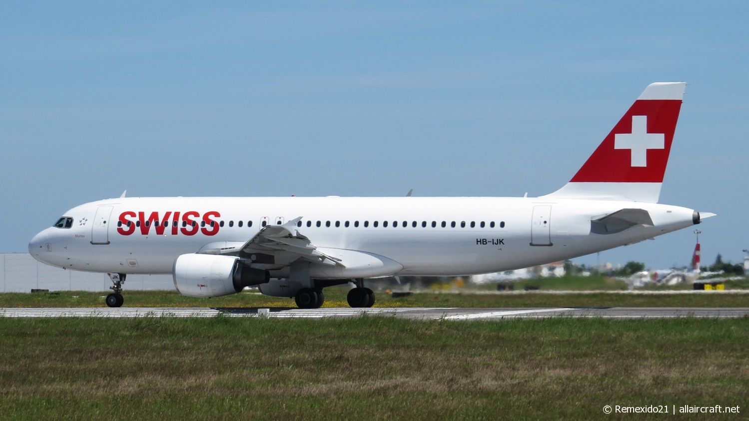 HB-IJK · Airbus A320-214 · (LIS / LPPT)