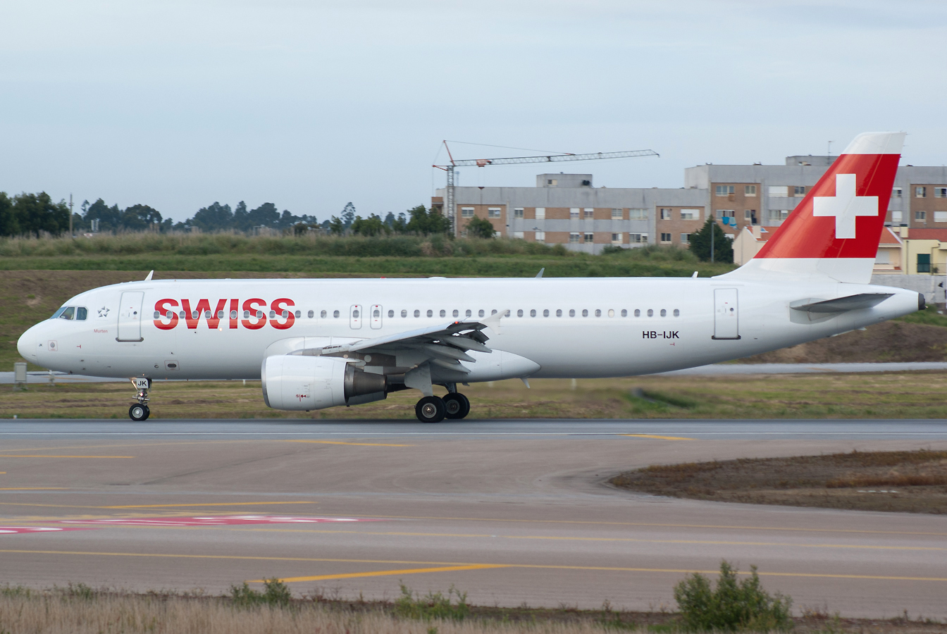 HB-IJK · Airbus A320-214 · (OPO / LPPR)