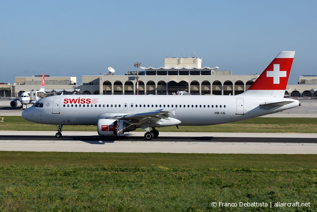 HB-IJL · Airbus A320-214 · (MLA / LMML)