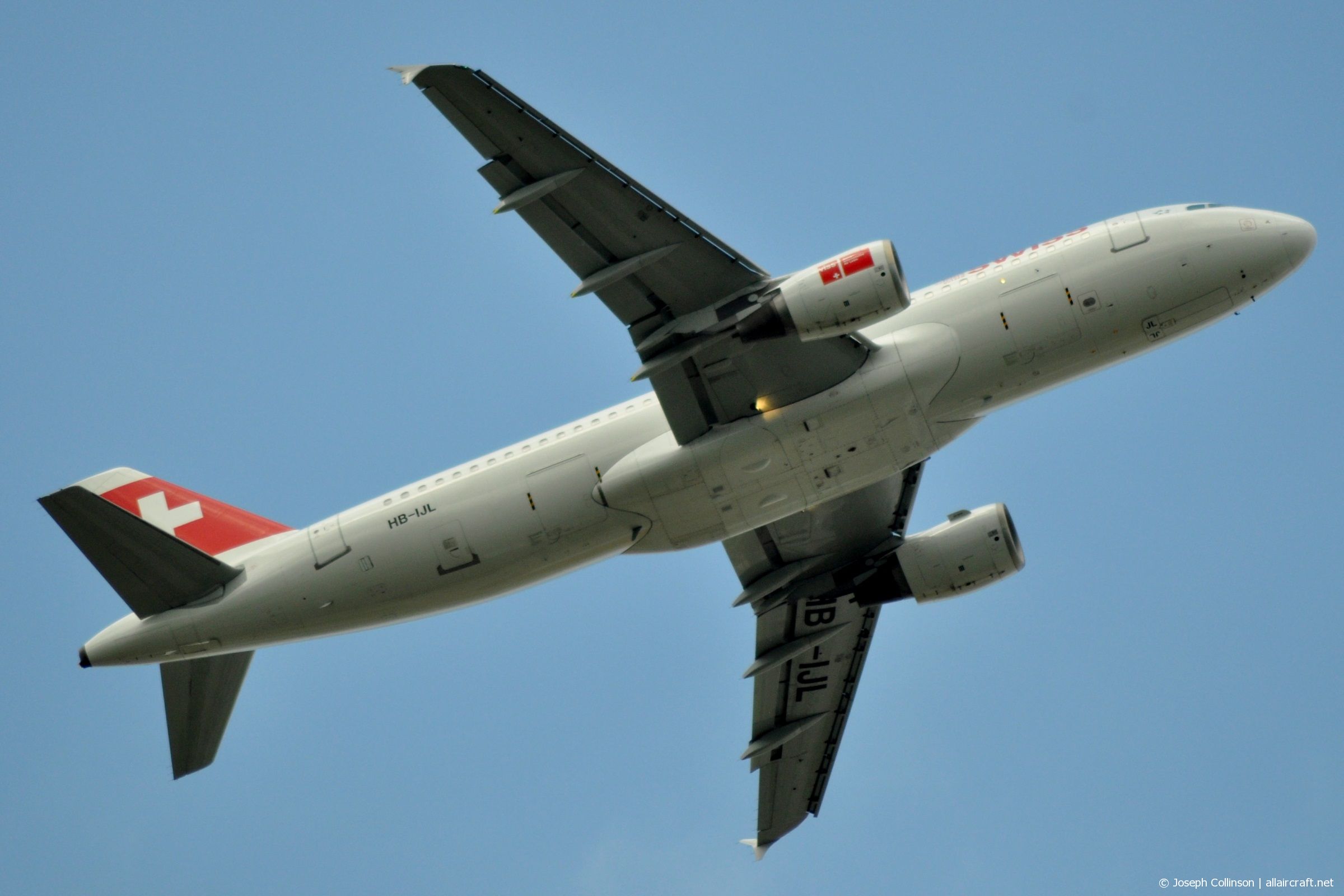 HB-IJL · Airbus A320-214 · (LHR / EGLL)