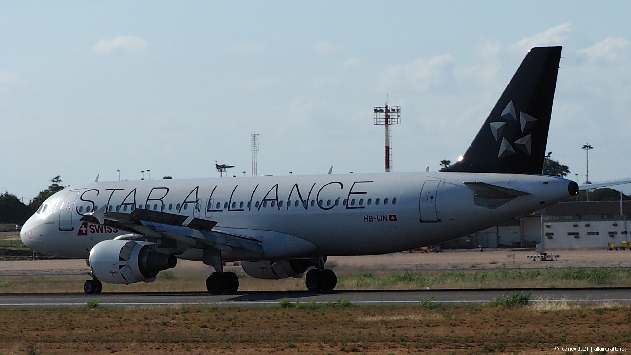 HB-IJN · Airbus A320-214 · (FAO / LPFR)