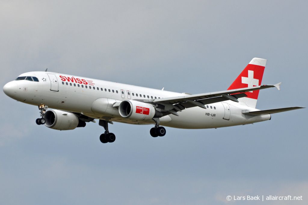 HB-IJR (703) 1997 Airbus A320-214