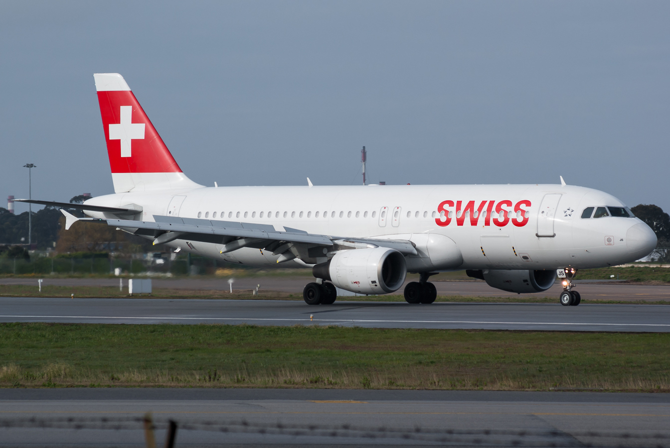 HB-IJS · Airbus A320-214 · (OPO / LPPR)