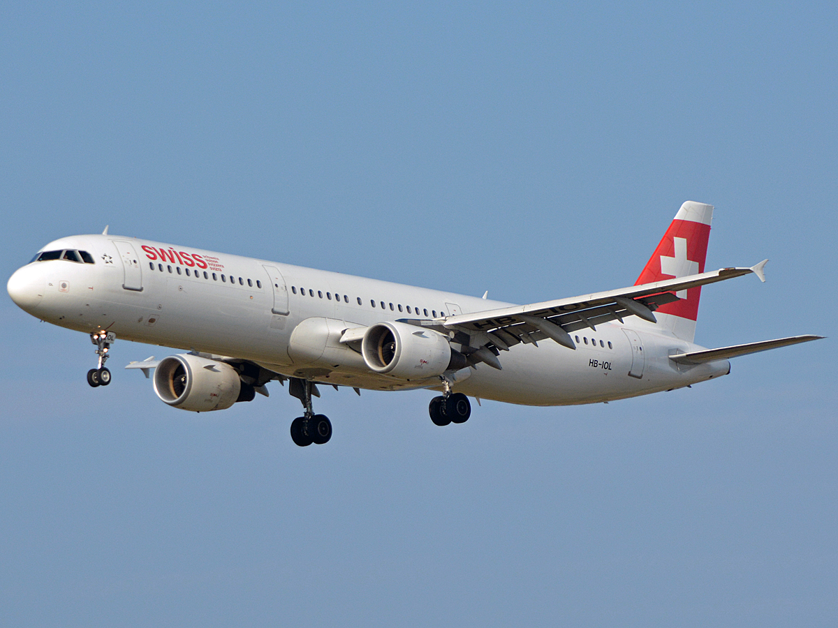 HB-IOL · Airbus A321-111 · (CPH / EKCH)