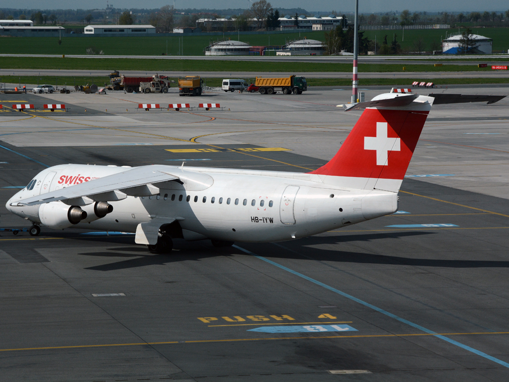 HB-IYW · British Aerospace Avro RJ100 · (PRG / LKPR)
