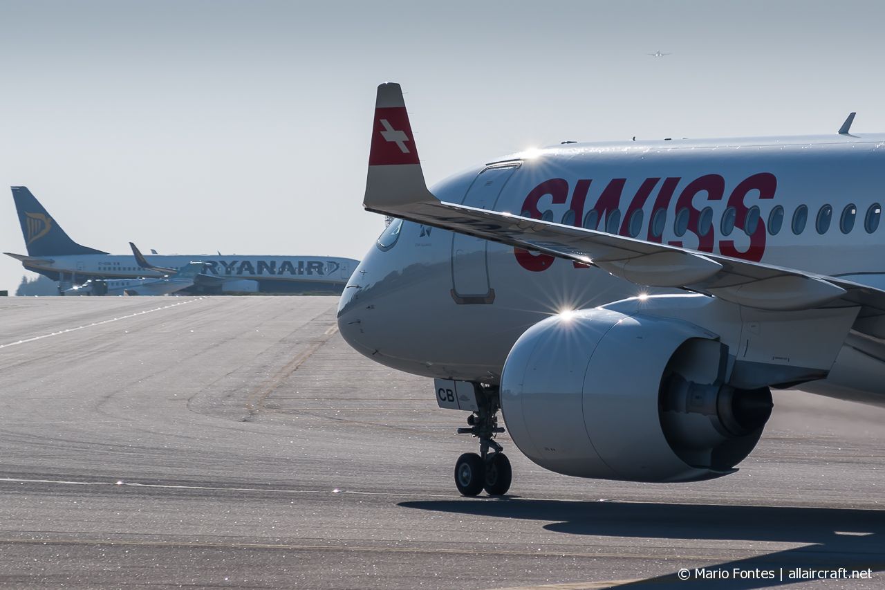 HB-JCB · Bombardier CSeries CS300 · (OPO / LPPR)