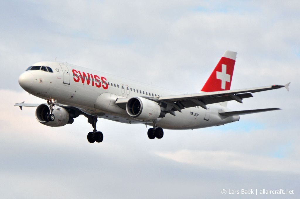 HB-JLP (4618) 2011 Airbus A320-214