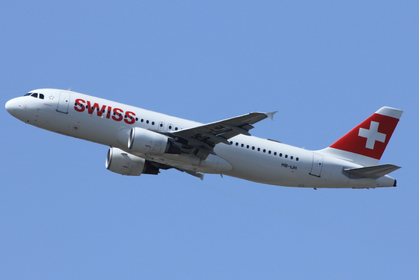 HB-IJH · Airbus A320-214 · (FCO / LIRF)