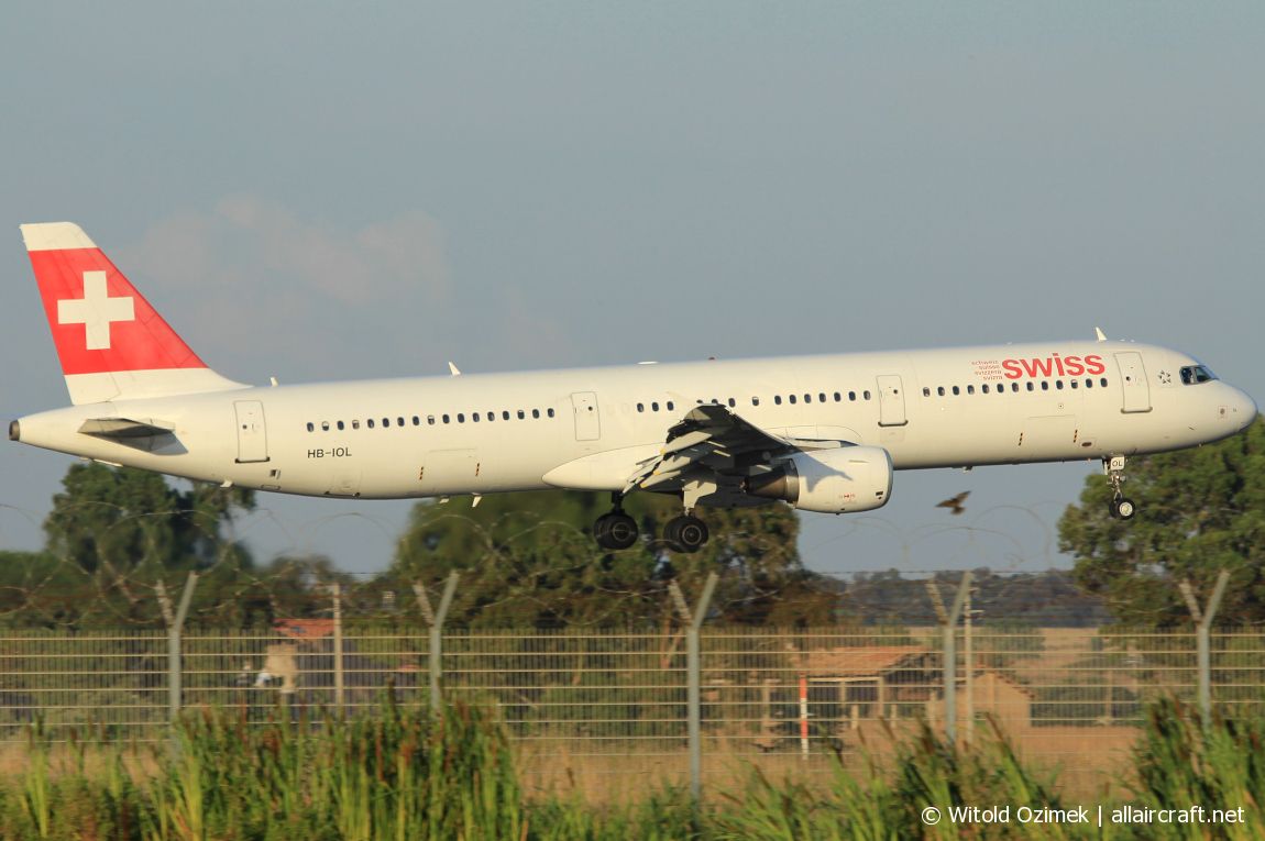 HB-IOL (1144) 1999 Airbus A321-111
