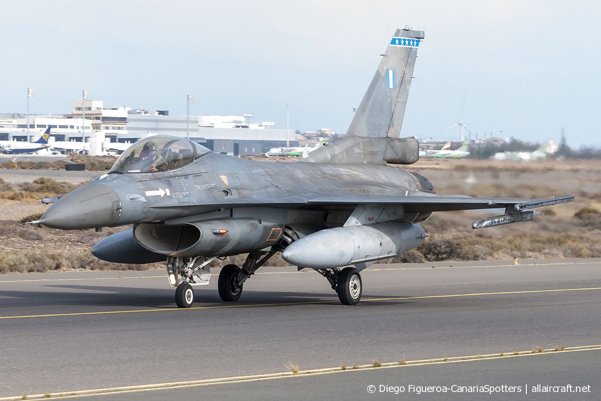 500 (XK-01) General Dynamics F-16C Fighting Falcon