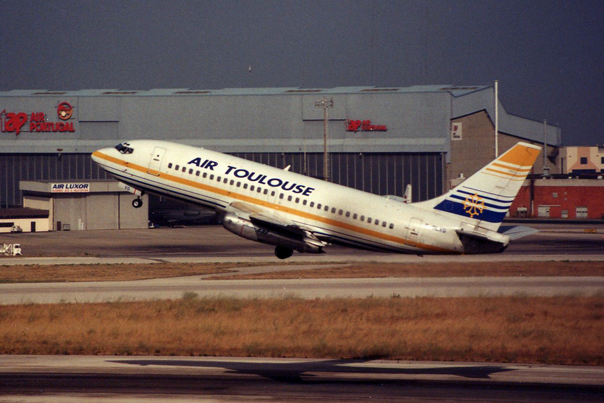 F-GLXG · Boeing 737-2M8/Adv · (LIS / LPPT)