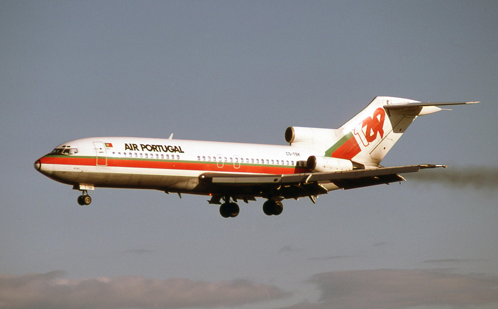 CS-TBK · Boeing 727-82 · (PIK / EGPK)