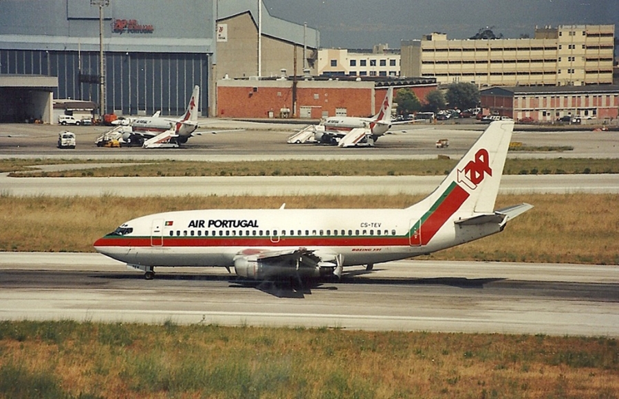 CS-TEV · Boeing 737-230(A) · (LIS / LPPT)