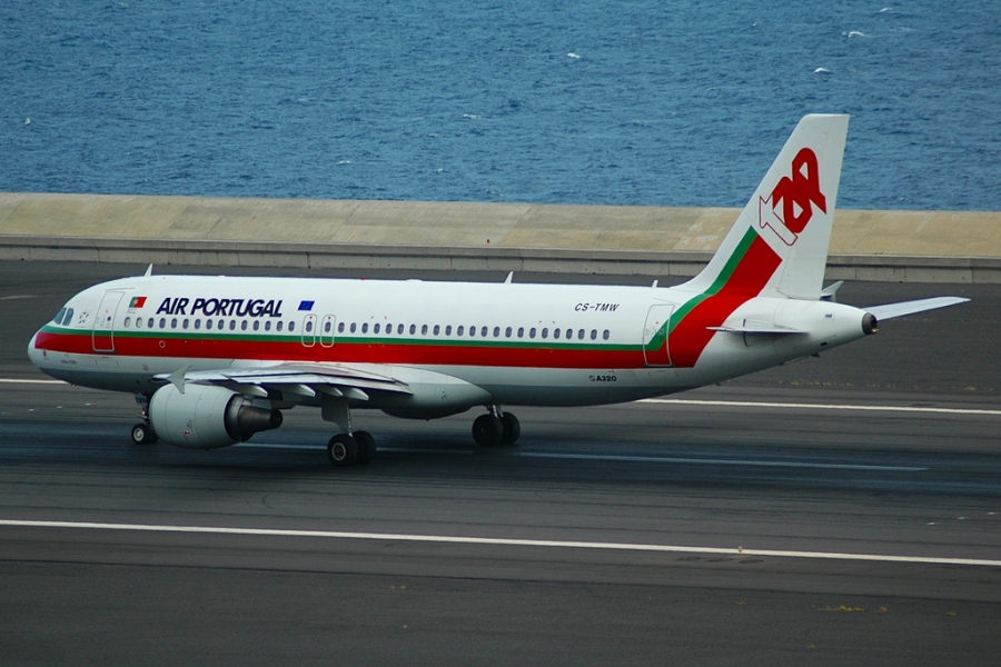 CS-TMW · Airbus A320-214 · (FNC / LPMA)