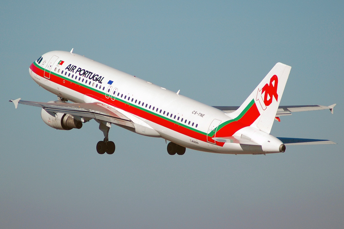 CS-TNE (395) 1992 Airbus A320-212