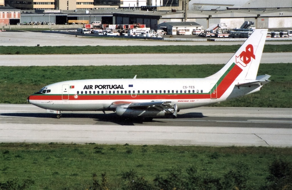 CS-TES · Boeing 737-230(A) · (LIS / LPPT)