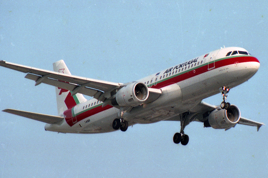 CS-TND · Airbus A320-212 · (LHR / EGLL)