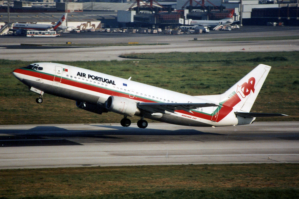 CS-TIC (24366) 1989 Boeing 737-382