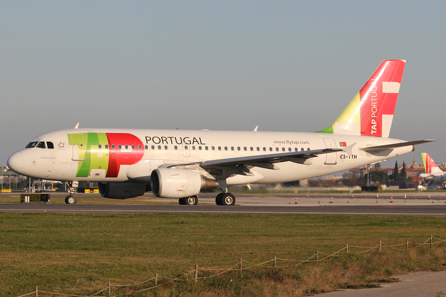 CS-TTH · Airbus A319-111 · (LIS / LPPT)