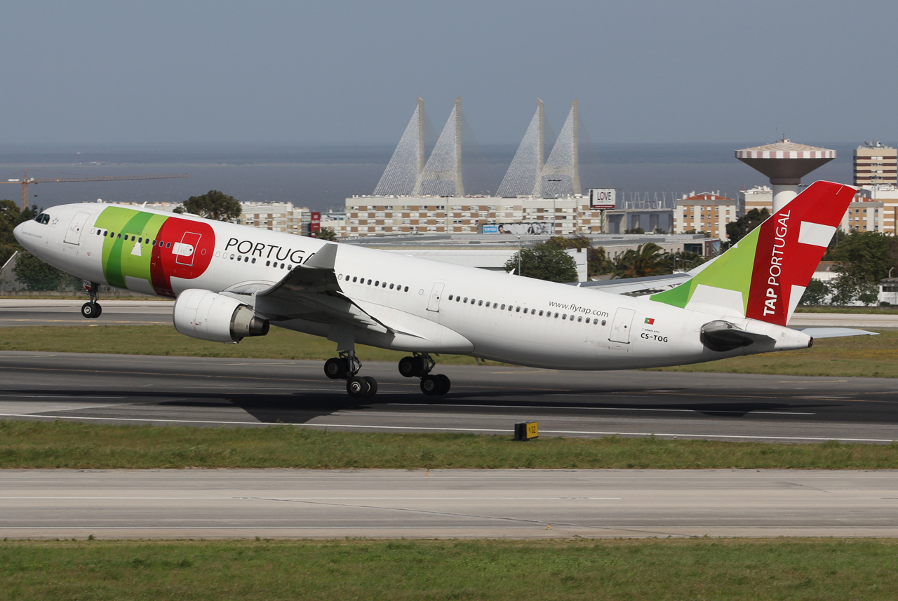 CS-TOG · Airbus A330-223 · (LIS / LPPT)