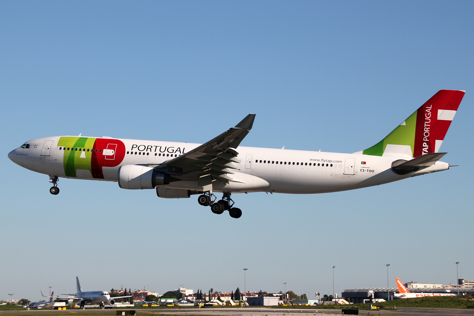 CS-TOO · Airbus A330-202 · (LIS / LPPT)