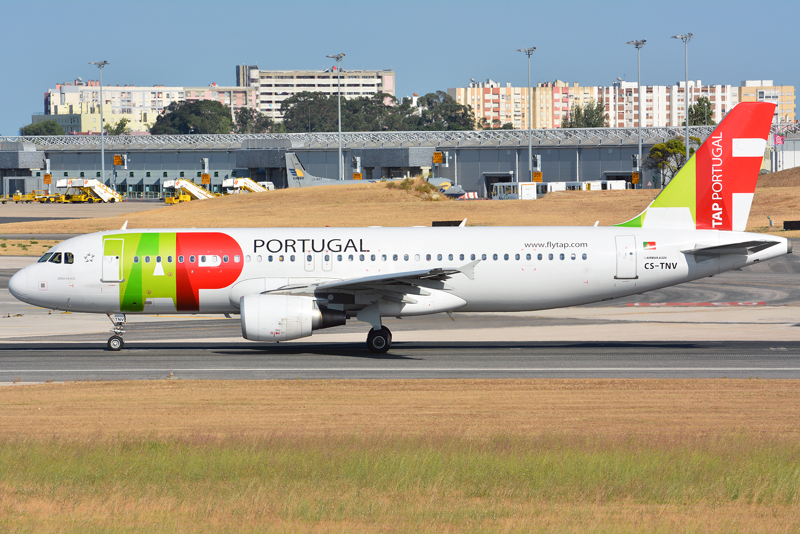 CS-TNV · Airbus A320-214 · (LIS / LPPT)