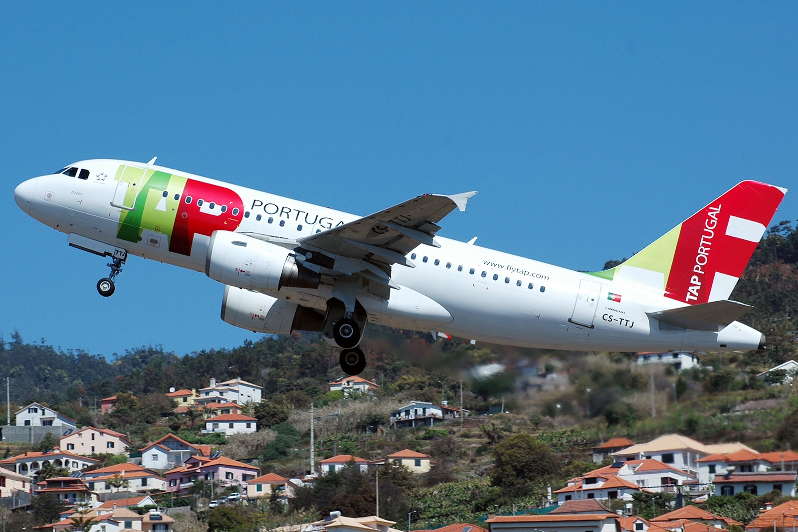 CS-TTJ (979) 1999 Airbus A319-111