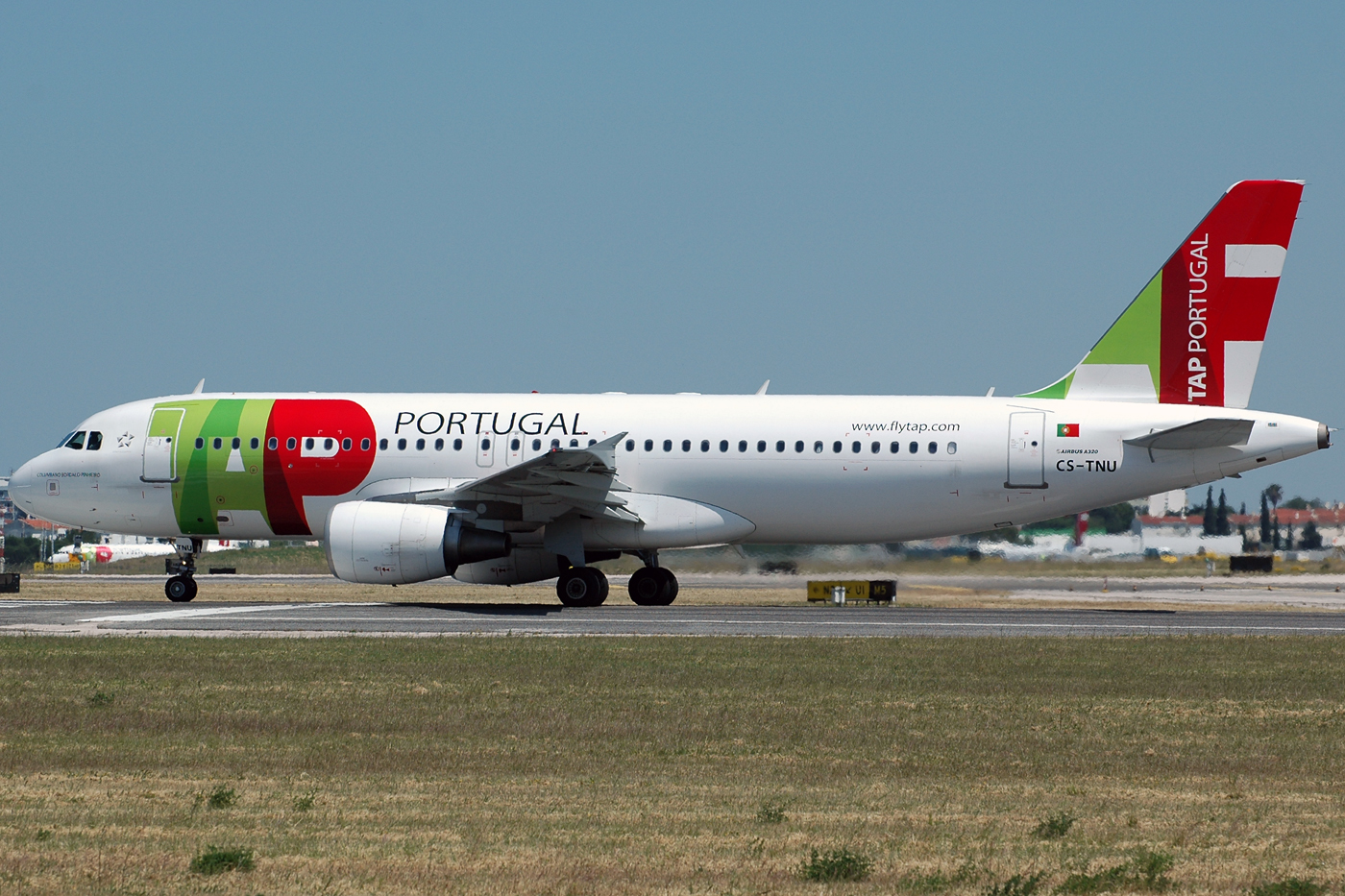 CS-TNU · Airbus A320-214 · (LIS / LPPT)