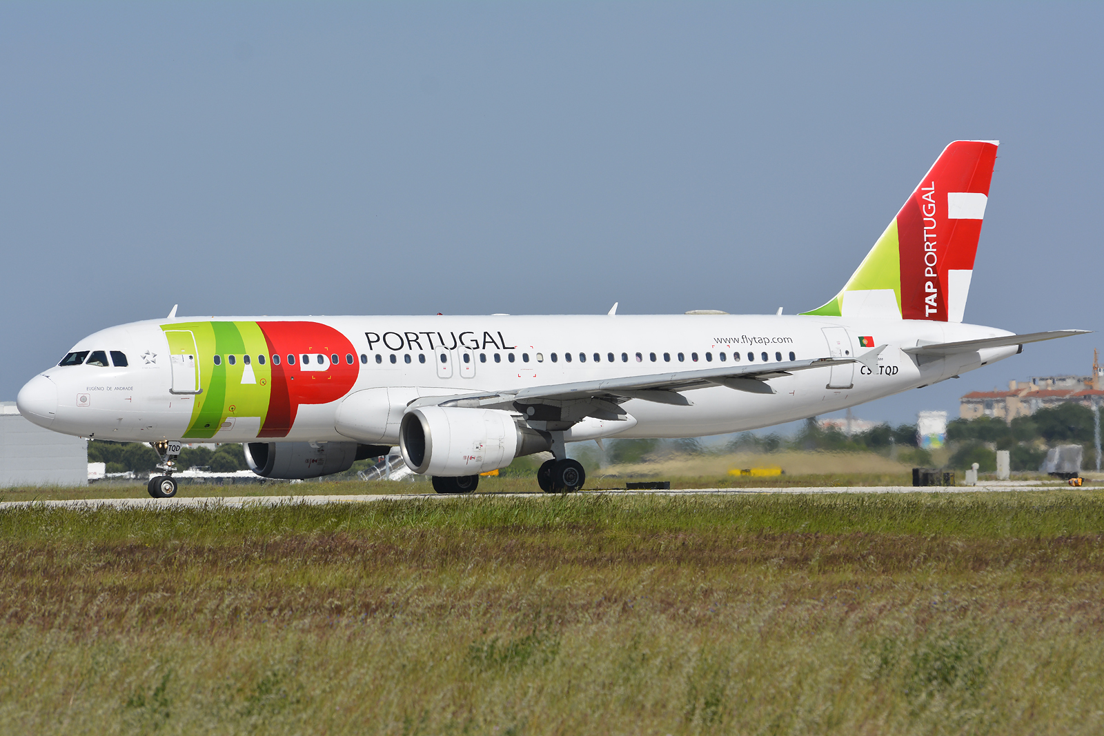 CS-TQD · Airbus A320-214 · (LIS / LPPT)